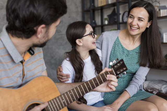 family-learning-play-instrument-65